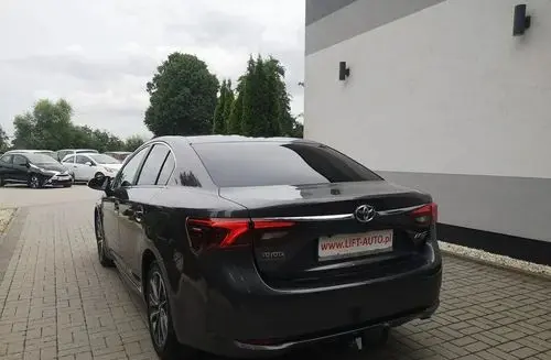 TOYOTA Avensis 