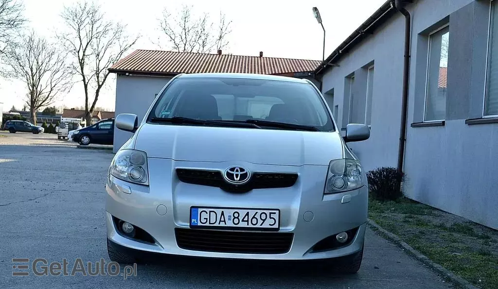 TOYOTA Auris 
