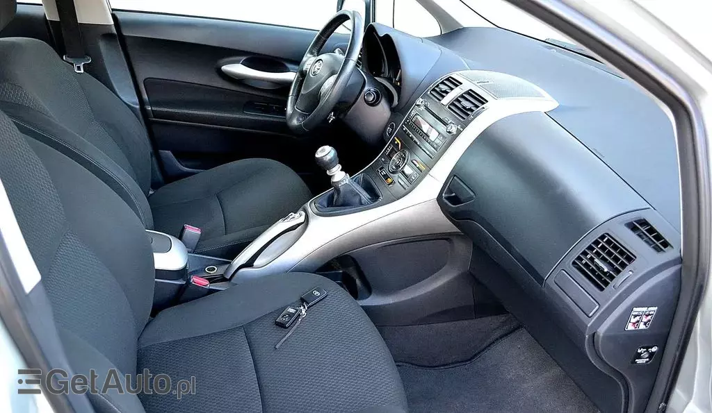 TOYOTA Auris 