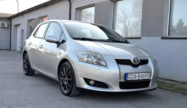 TOYOTA Auris 