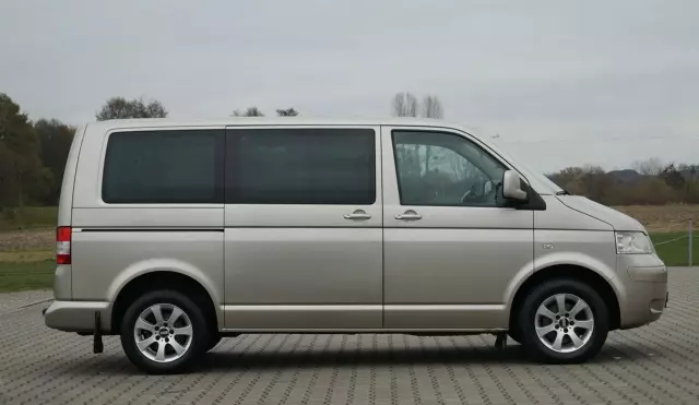 VOLKSWAGEN Caravelle 