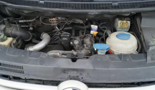 VOLKSWAGEN Caravelle 