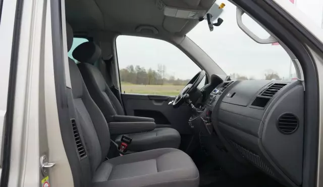 VOLKSWAGEN Caravelle 