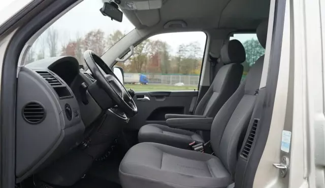 VOLKSWAGEN Caravelle 