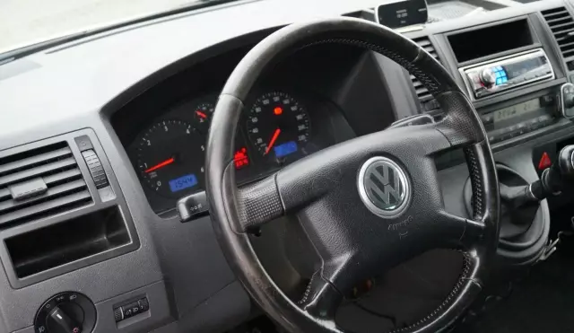 VOLKSWAGEN Caravelle 