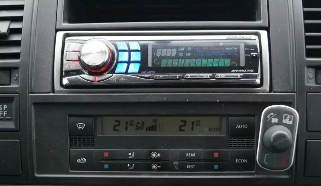 VOLKSWAGEN Caravelle 