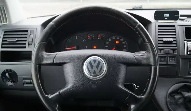 VOLKSWAGEN Caravelle 