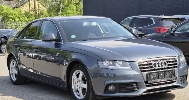 AUDI A4 Limousine 