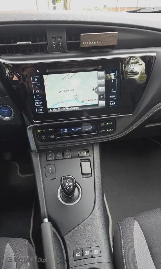 TOYOTA Auris Hybrid 135 Comfort