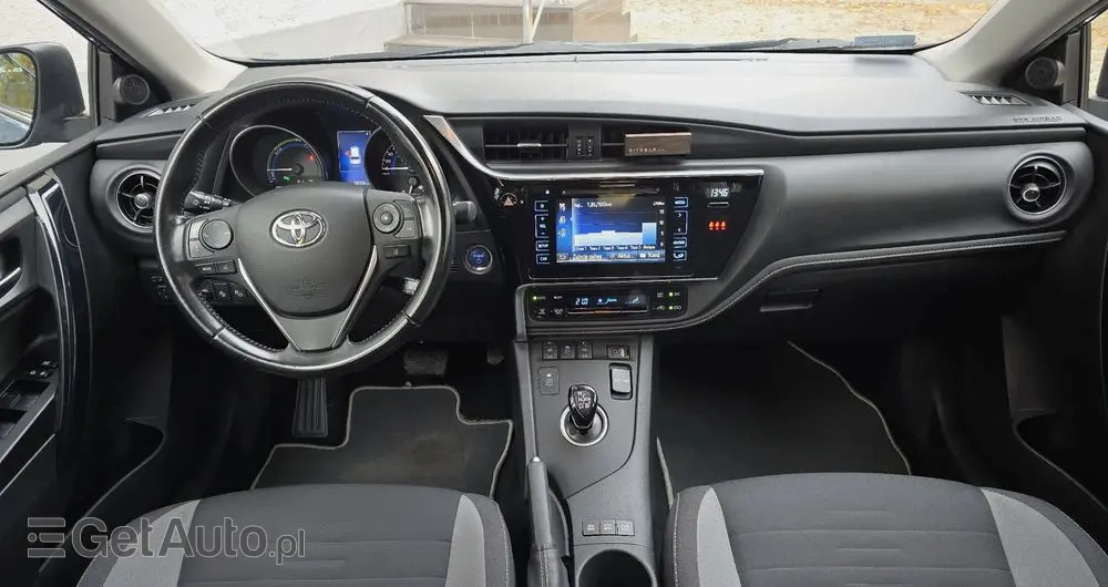 TOYOTA Auris Hybrid 135 Comfort