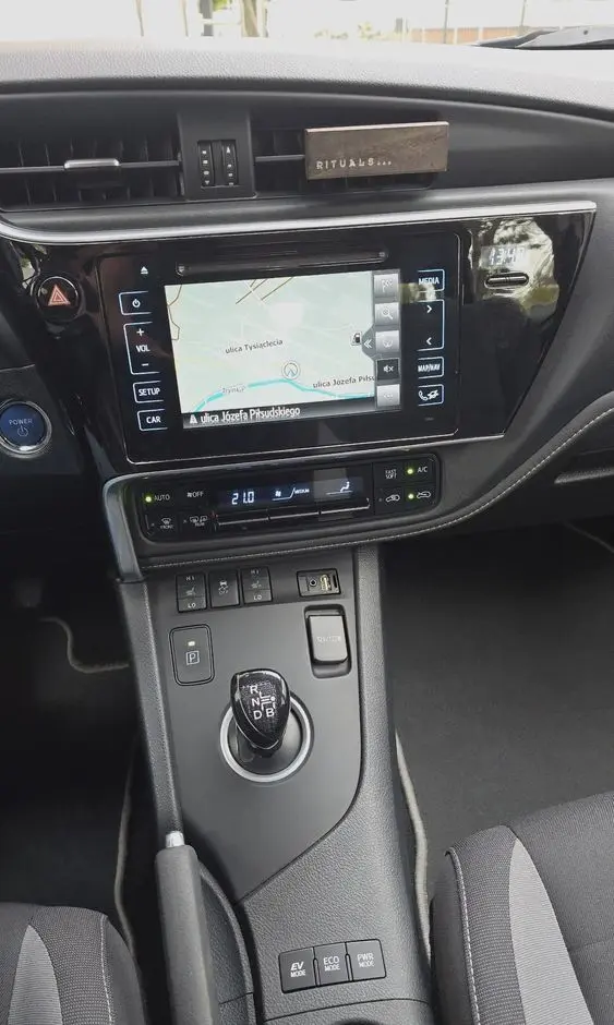 TOYOTA Auris Hybrid 135 Comfort