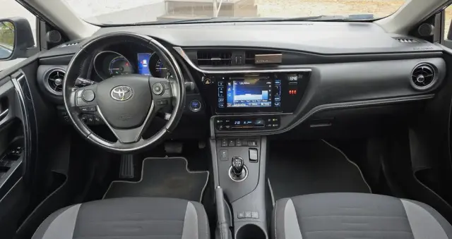 TOYOTA Auris Hybrid 135 Comfort