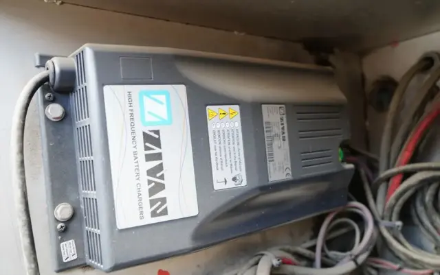 MAGYAR CYSTERNA SPOŻYWCZA / 30 000 L / OŚ PODNOSZONA / OŚ SKRĘTNA / 