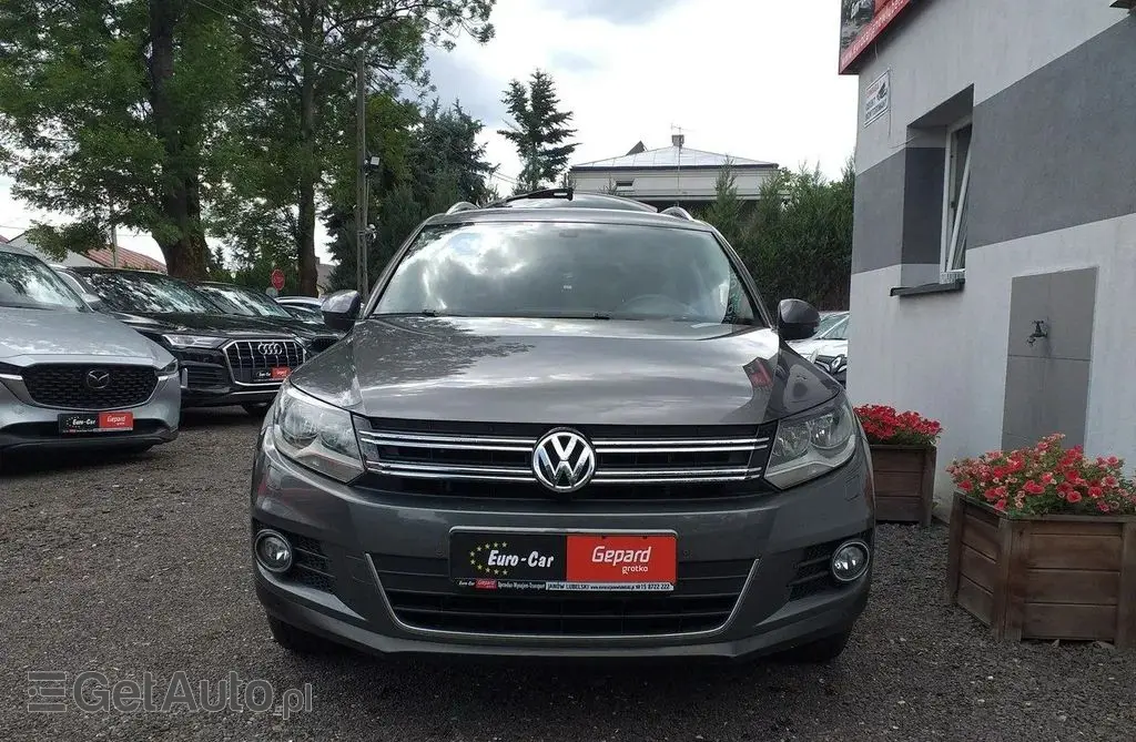 VOLKSWAGEN Tiguan 