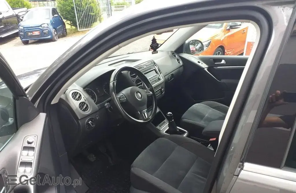 VOLKSWAGEN Tiguan 