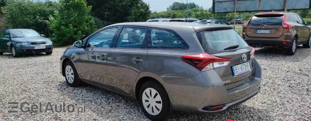 TOYOTA Auris 
