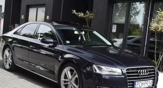 AUDI A8 