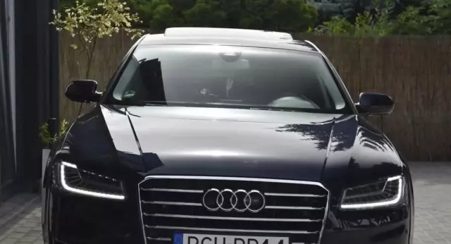 AUDI A8 