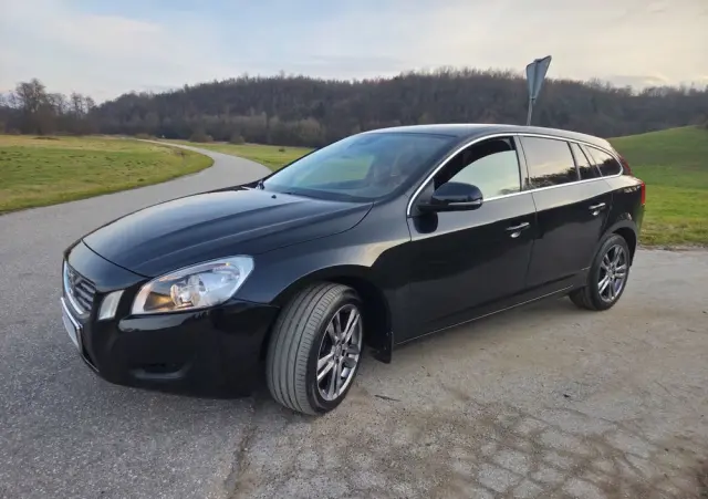 VOLVO V60 D3 Geartronic Momentum