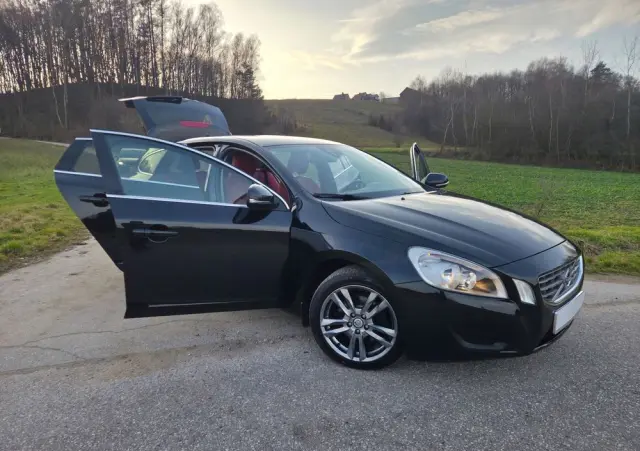 VOLVO V60 D3 Geartronic Momentum