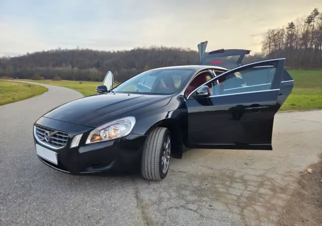 VOLVO V60 D3 Geartronic Momentum