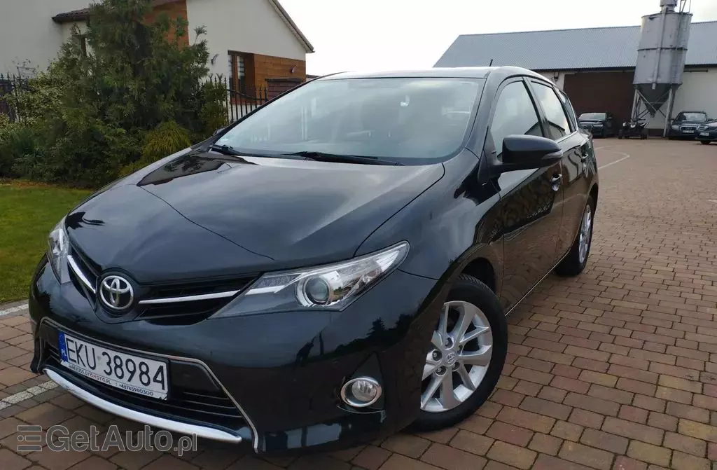 TOYOTA Auris 