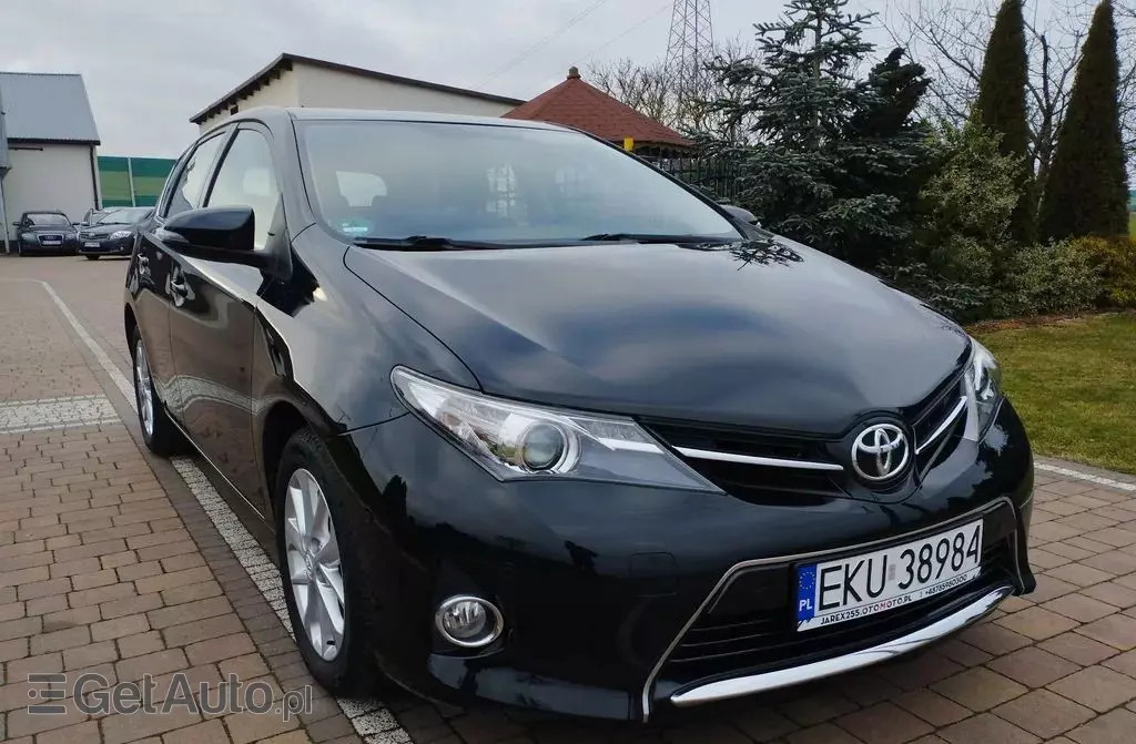 TOYOTA Auris 