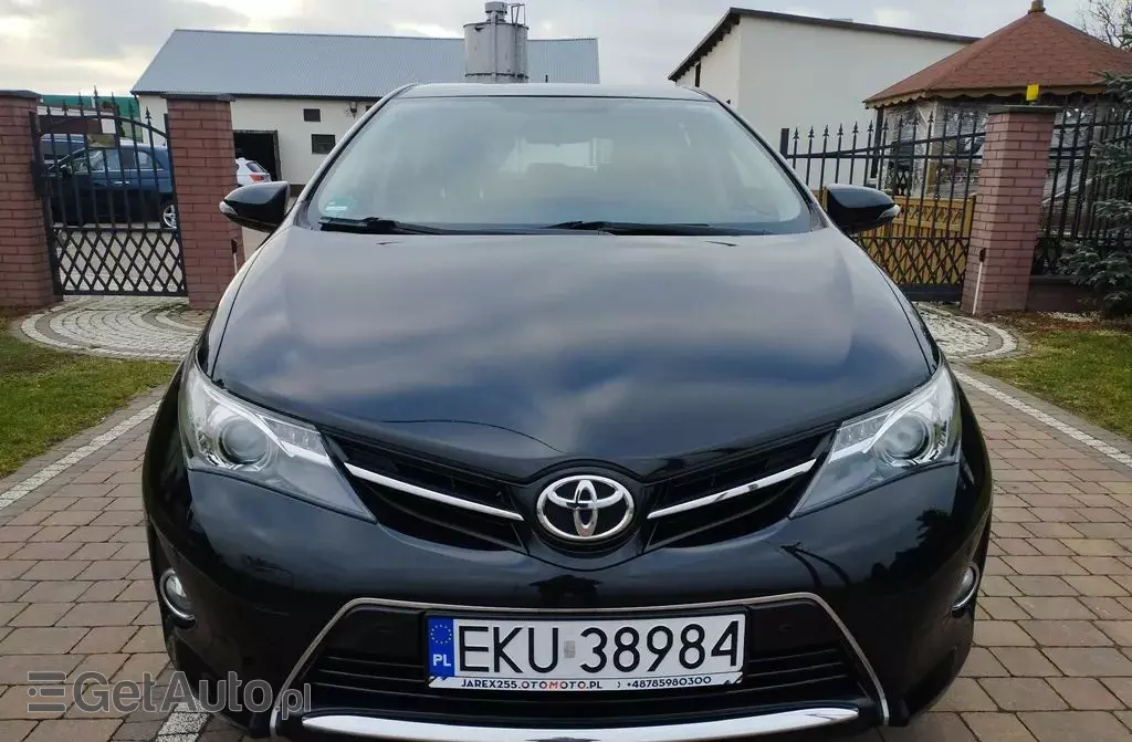 TOYOTA Auris 