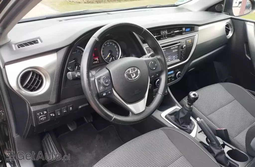 TOYOTA Auris 