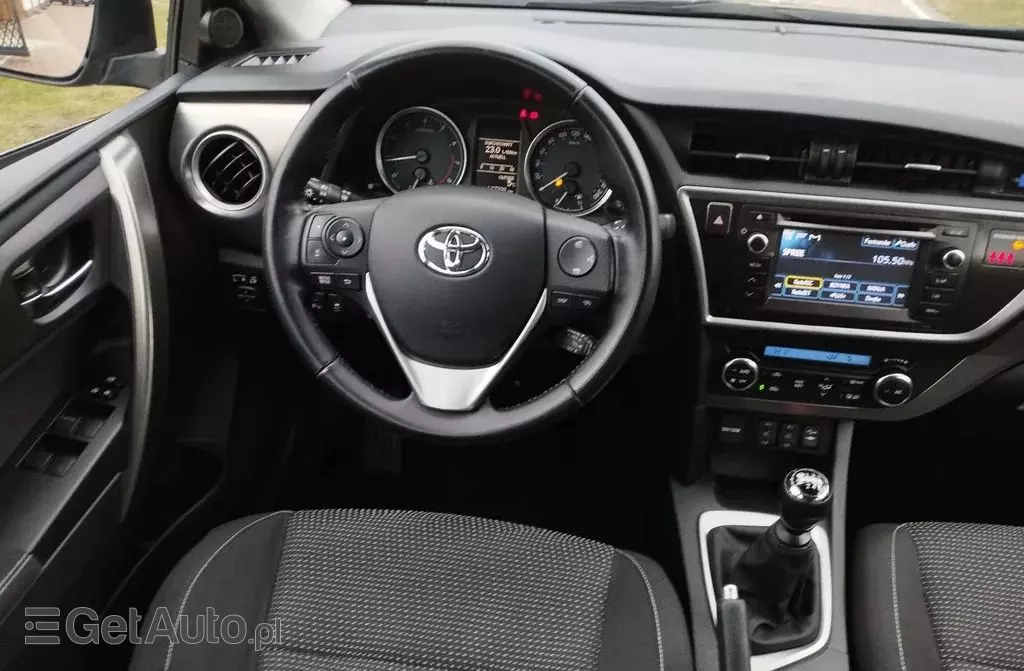 TOYOTA Auris 