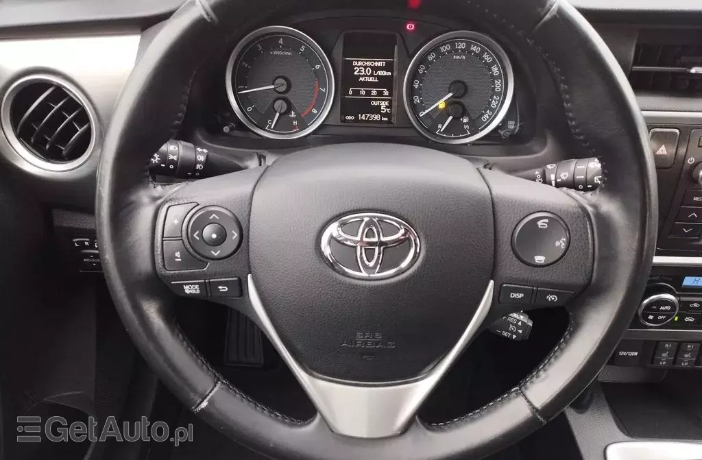 TOYOTA Auris 