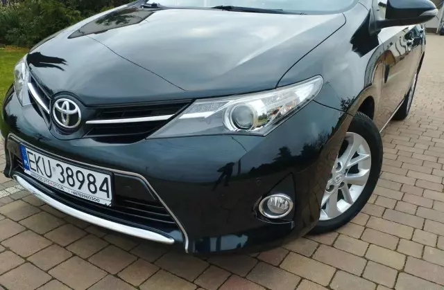 TOYOTA Auris 