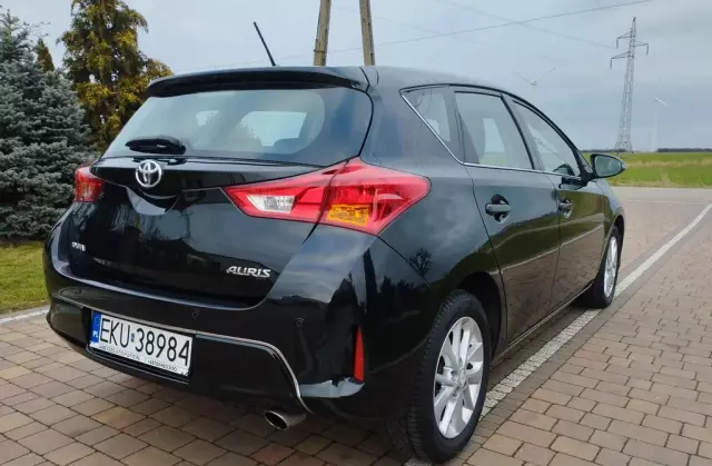 TOYOTA Auris 