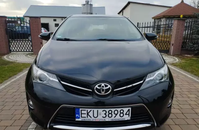 TOYOTA Auris 