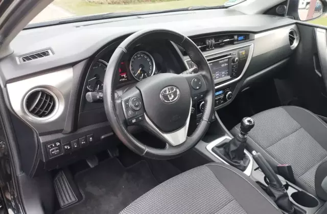 TOYOTA Auris 