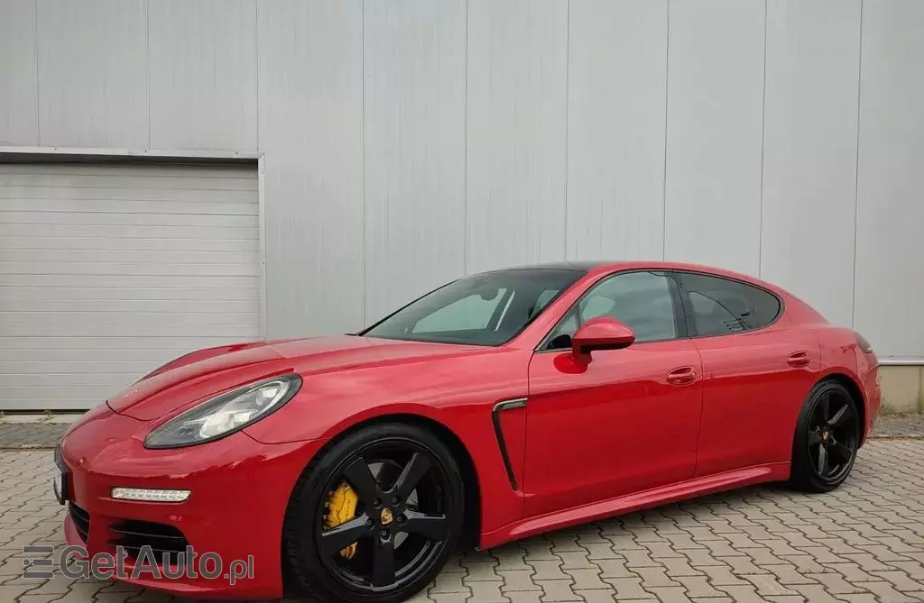 PORSCHE Panamera 