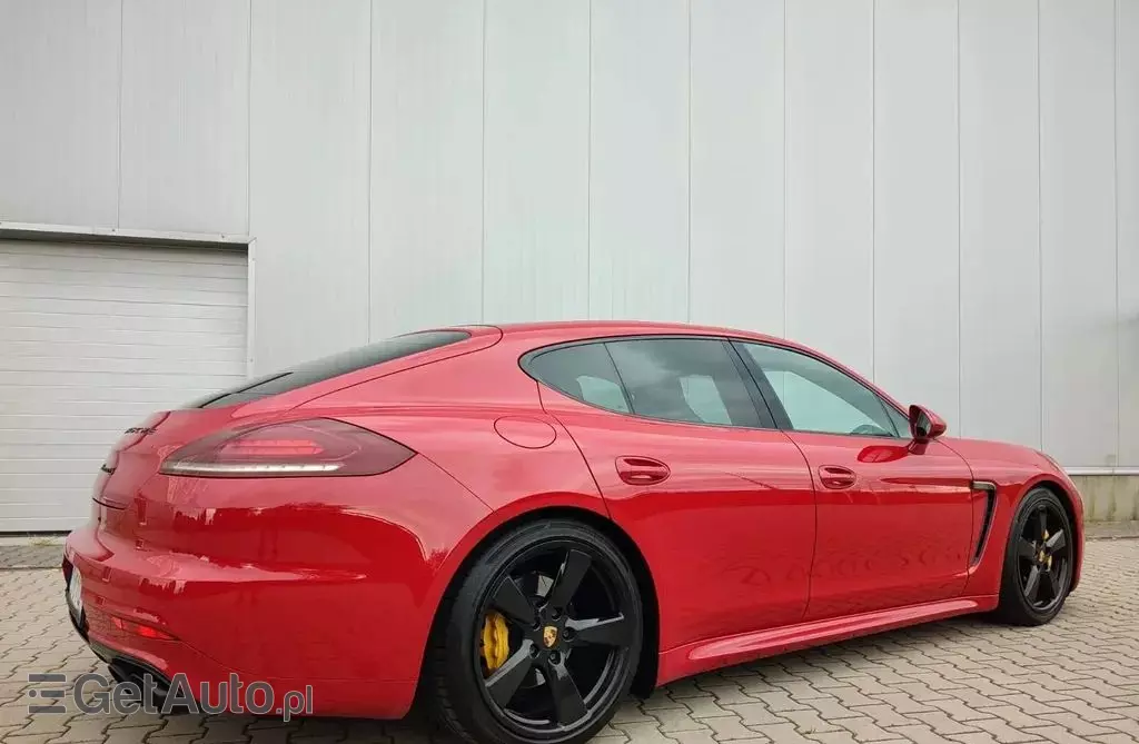 PORSCHE Panamera 