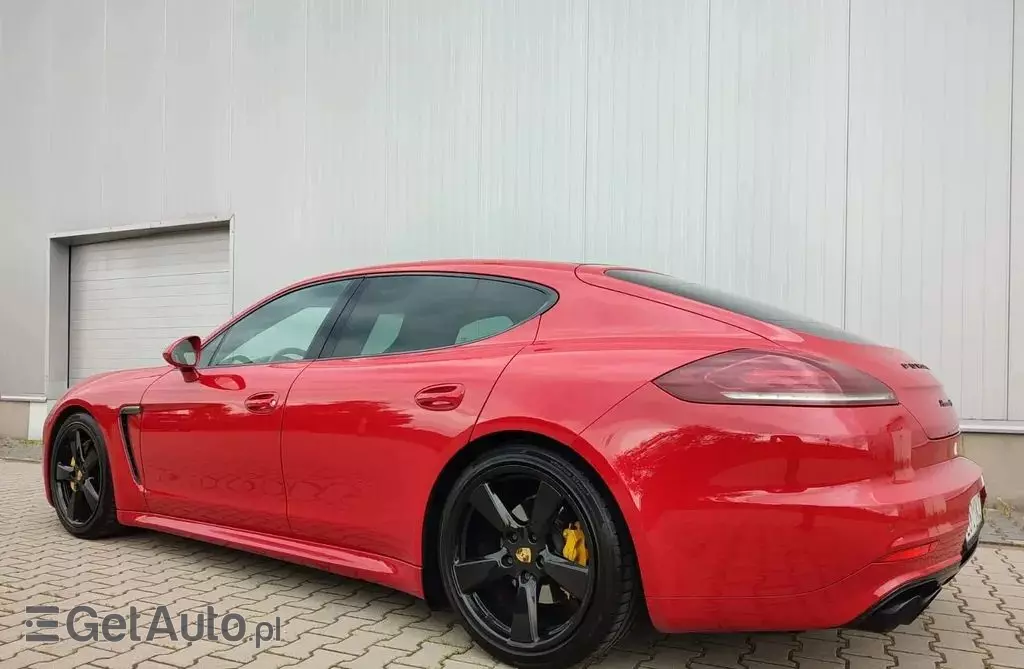 PORSCHE Panamera 