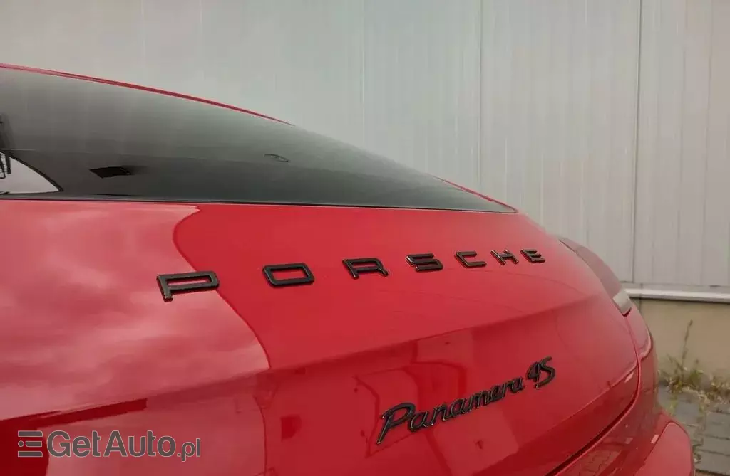 PORSCHE Panamera 