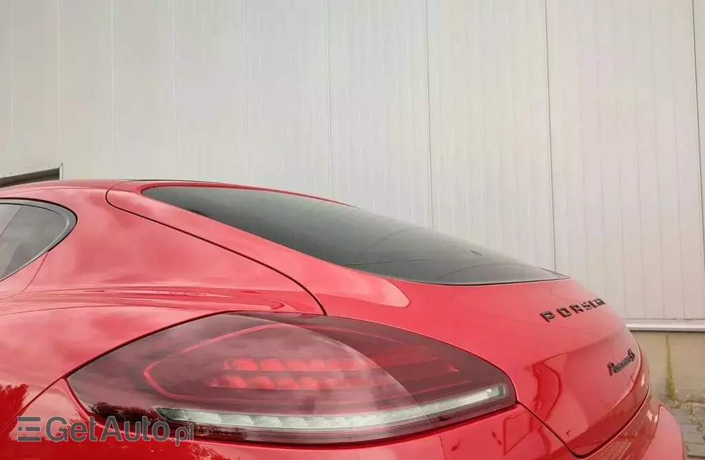PORSCHE Panamera 