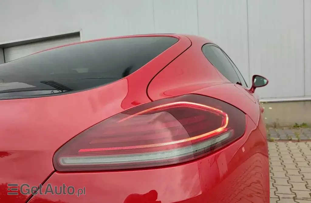 PORSCHE Panamera 
