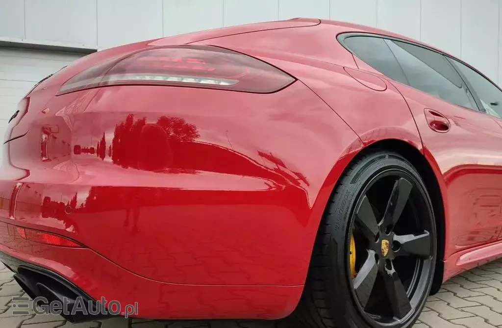 PORSCHE Panamera 