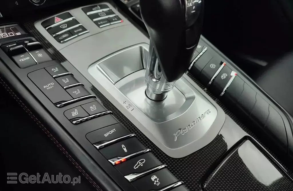 PORSCHE Panamera 