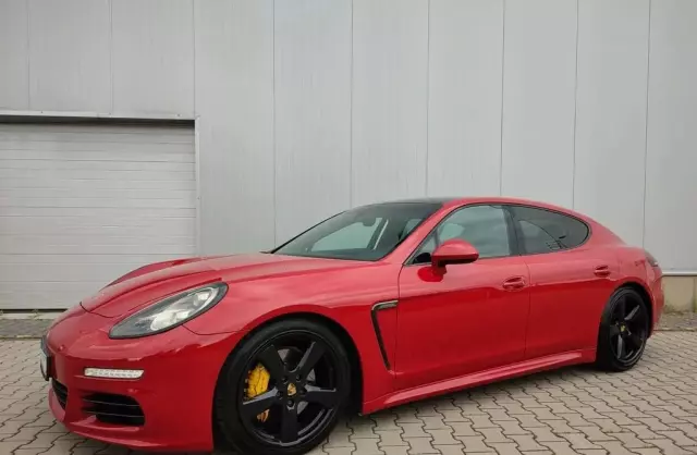PORSCHE Panamera 