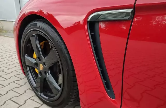 PORSCHE Panamera 