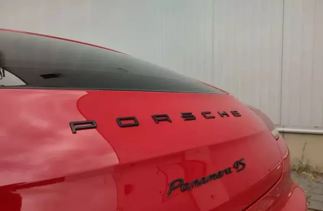 PORSCHE Panamera 