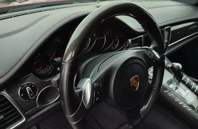 PORSCHE Panamera 