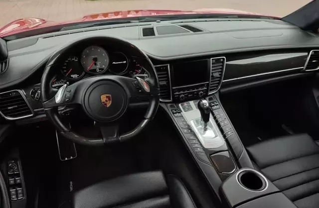 PORSCHE Panamera 