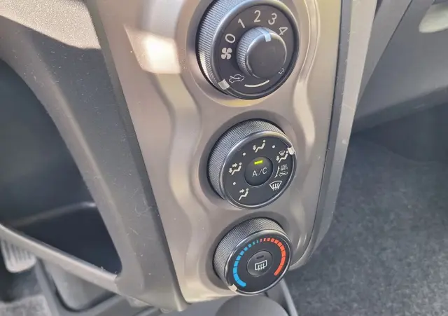 TOYOTA Yaris 1.0 VVT-i Life