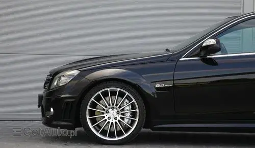 MERCEDES-BENZ Klasa C 63 AMG Performance